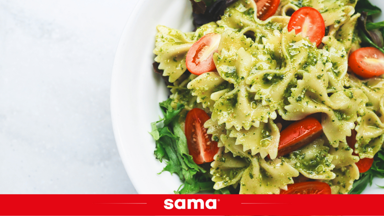 Pasta al pesto con olive verdi Sama